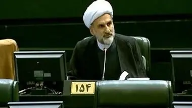 واکنش نماینده روحانی مجلس به عکس گرفتن طلبه قمی از یک زن: بنده خدا در حال بازی با موبایل بود!