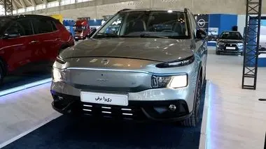 نمایش پر ایراد ریرا برقی در نمایشگاه خودرو/ این بار کابین محصول لوکس ایران خودرو حاشیه‌ساز شد