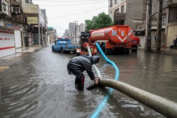 شیرازی‌ها کنار رودخانه خشک نروند!